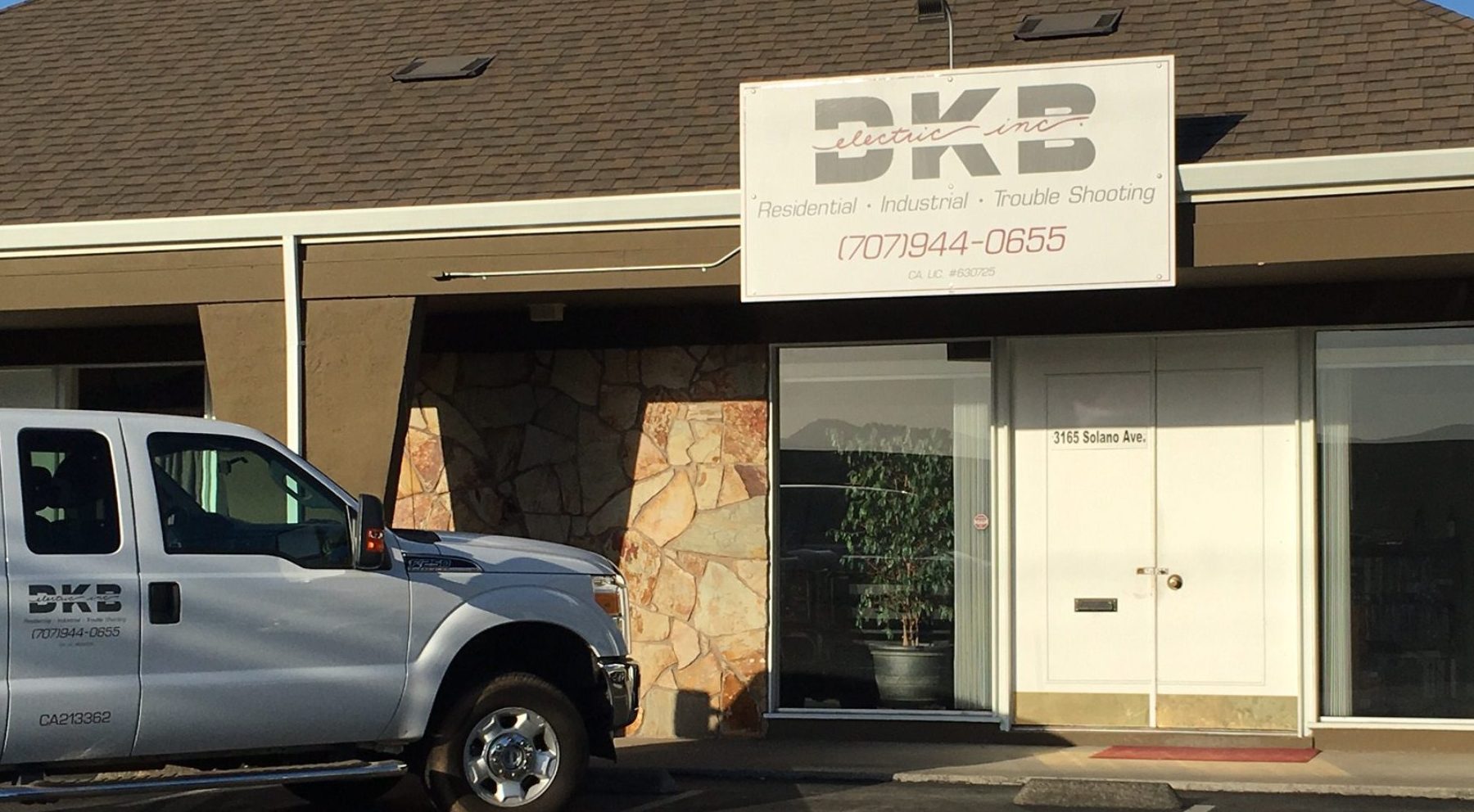dkb hardware electrical