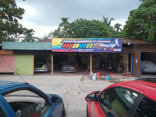 Maen mengetuk mengecat kenderaan