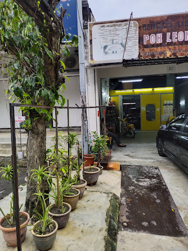 Poh Leong Auto Care- Specialized in spray painting, welding, body works, & wind screen
