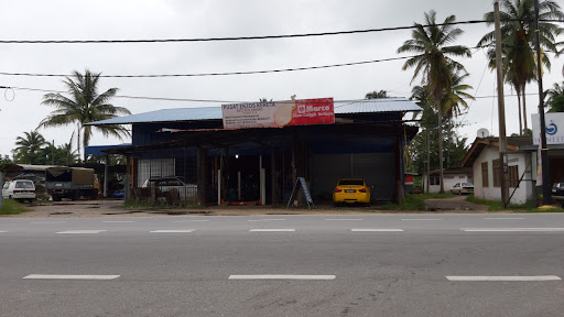 Kedai Ekzos dan Cat Kereta (Aziz Awang)