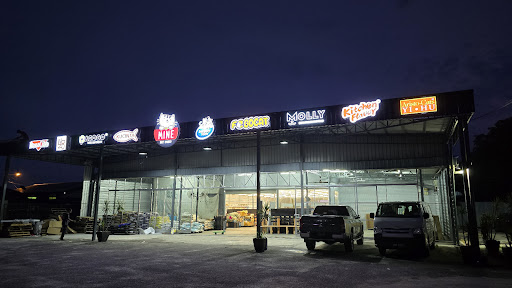 MINE PET WORLD WAREHOUSE STORE